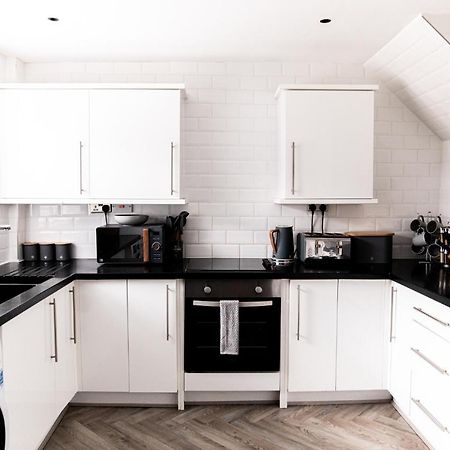 Inviting 3-Bed House In Манчестер Екстер'єр фото