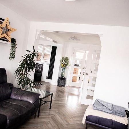 Inviting 3-Bed House In Манчестер Екстер'єр фото
