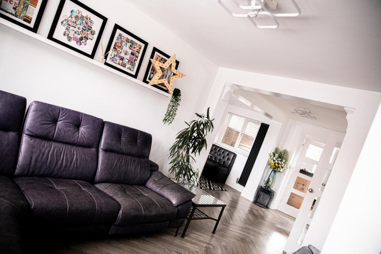 Inviting 3-Bed House In Манчестер Екстер'єр фото